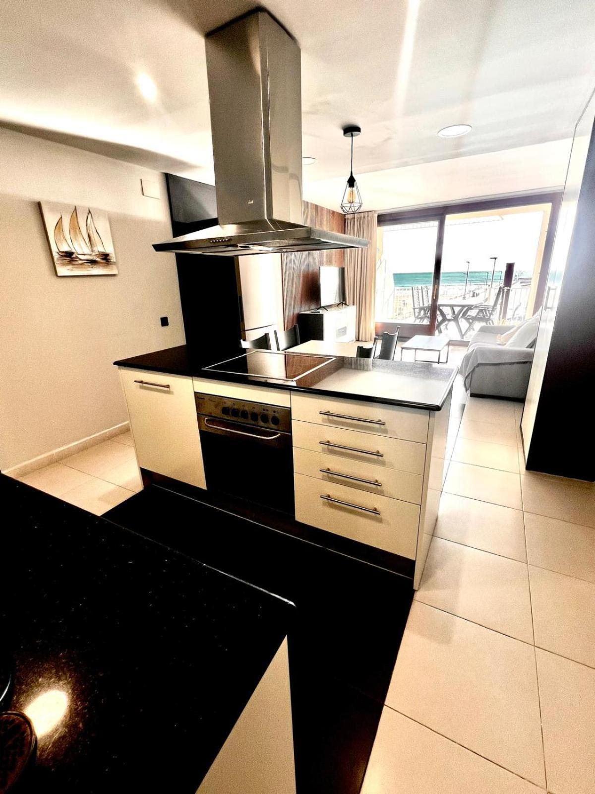 Apartaments Voramar Кембрилс Екстериор снимка