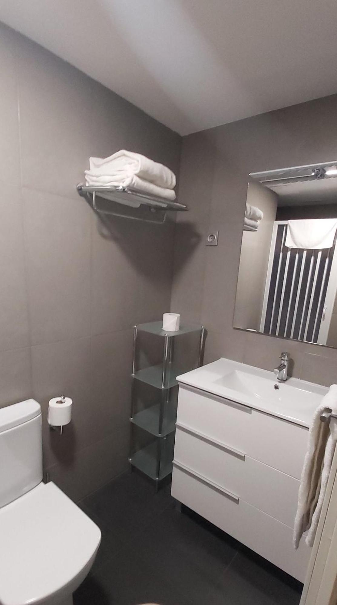 Apartaments Voramar Кембрилс Екстериор снимка