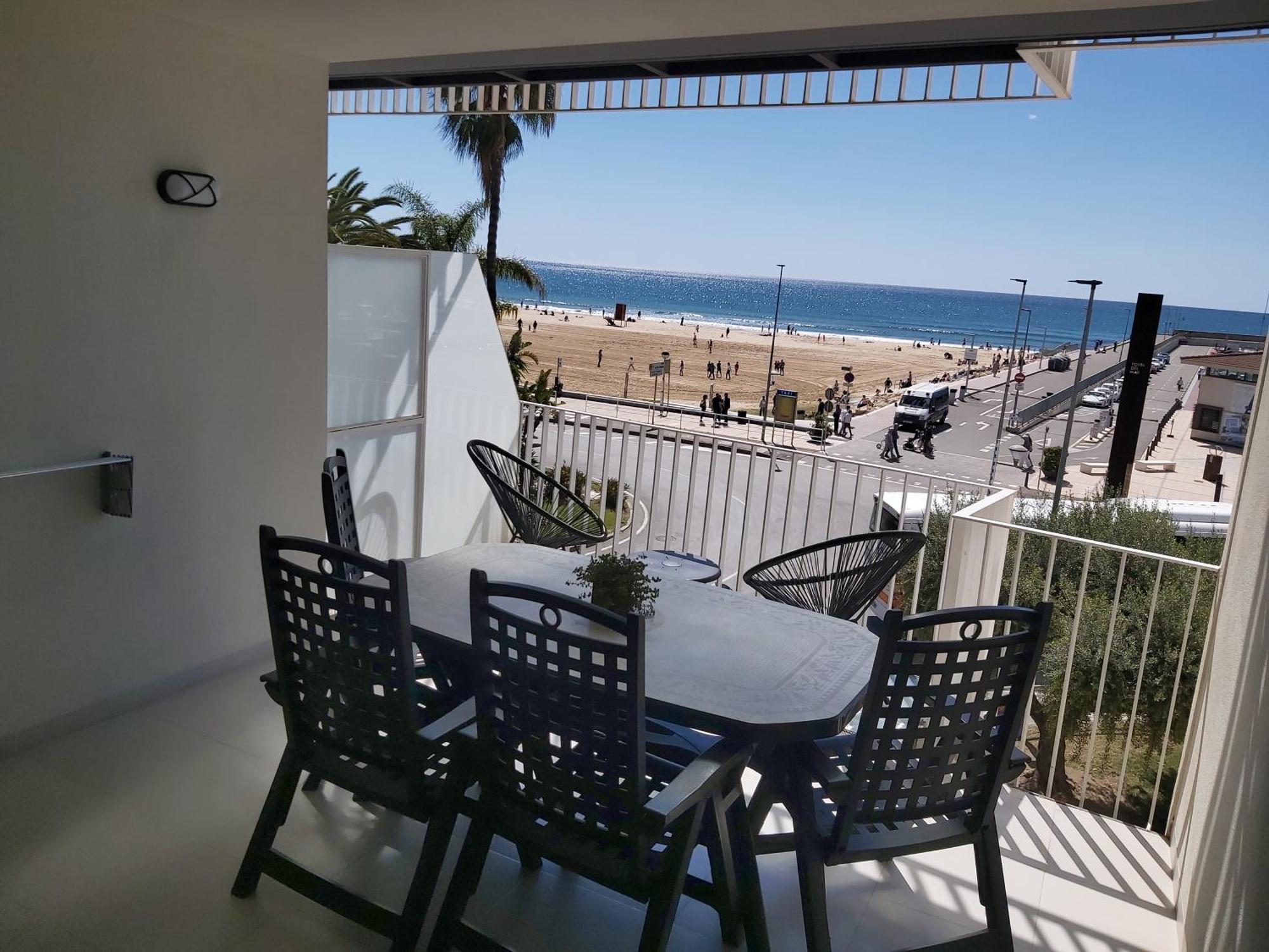 Apartaments Voramar Кембрилс Екстериор снимка
