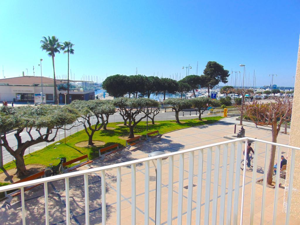 Apartaments Voramar Кембрилс Екстериор снимка