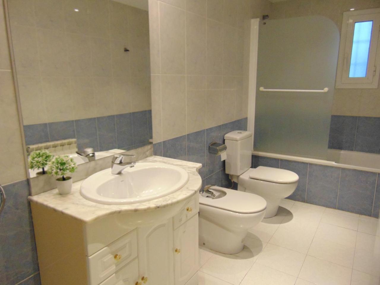 Apartaments Voramar Кембрилс Екстериор снимка